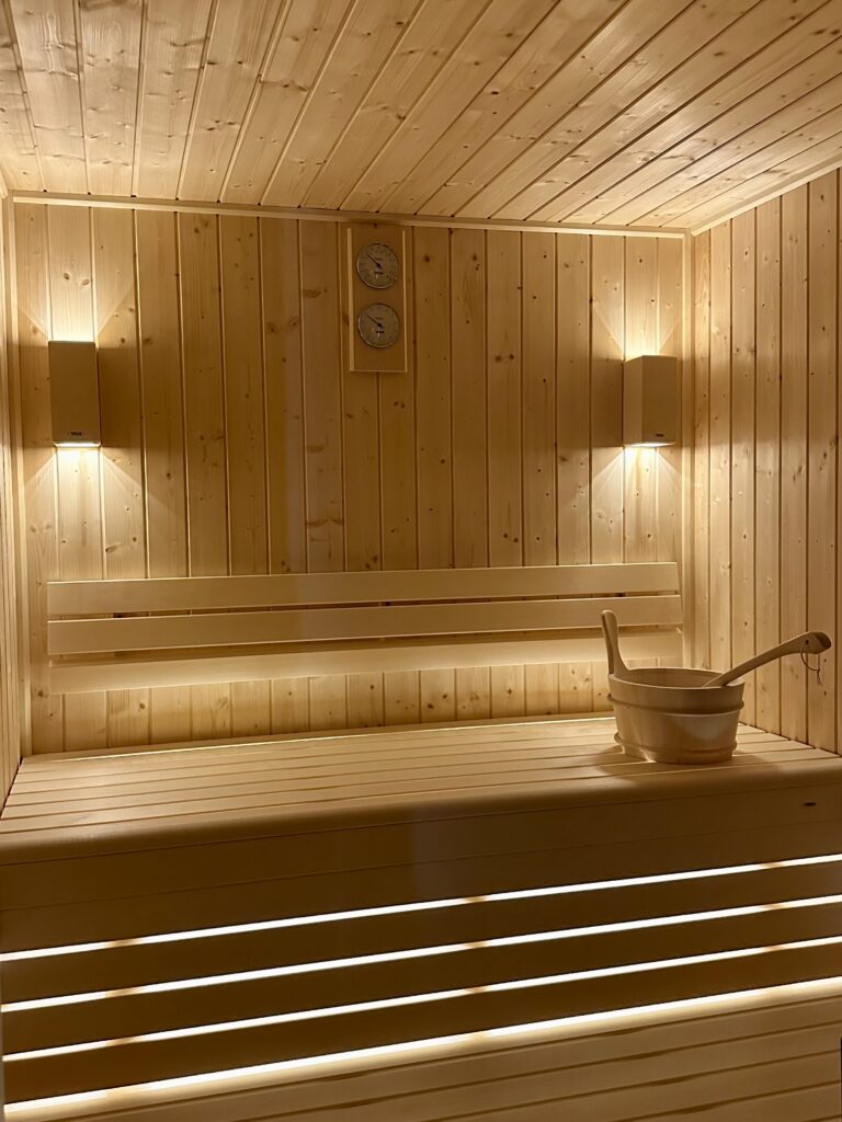 sauna et jacuzzi dans le loiret suite romantique